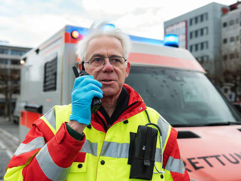 Paramedic talking to a TH9 TETRA terminal